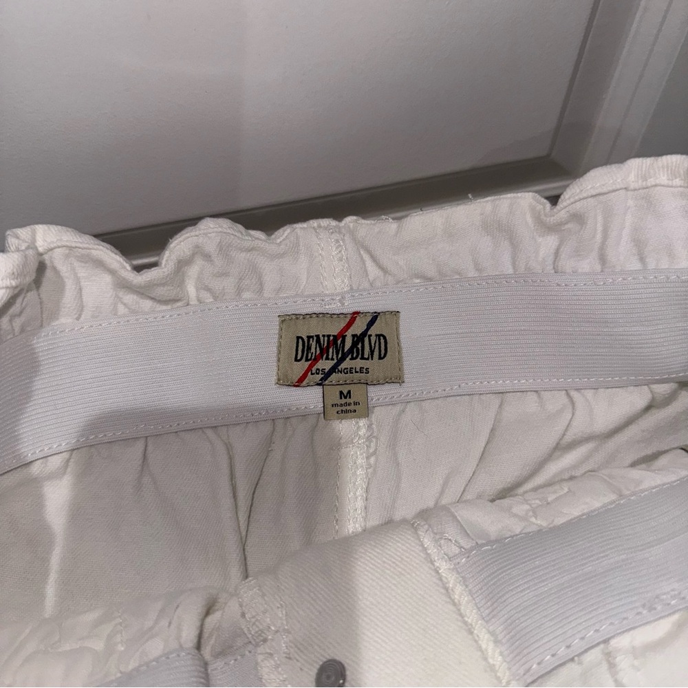 Super High Rise White Shorts Size Medium - Picture 5 of 8
